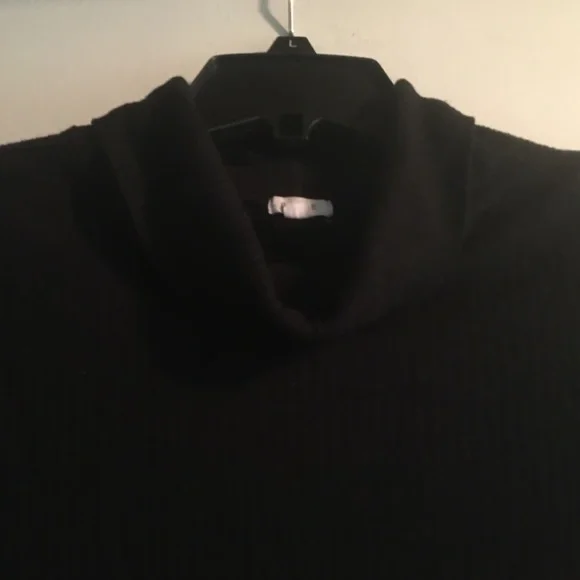 Turtle neck crop top - Picture 2 of 3